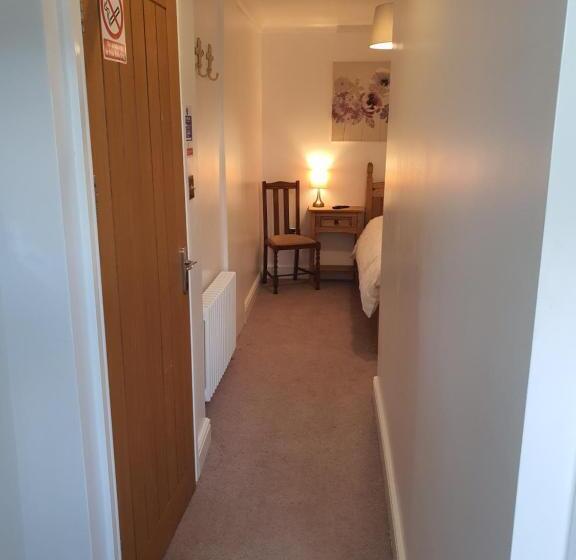 标准单人间, The Pennine Inn