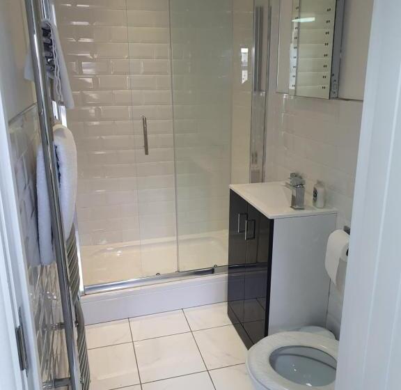 标准单人间, The Pennine Inn