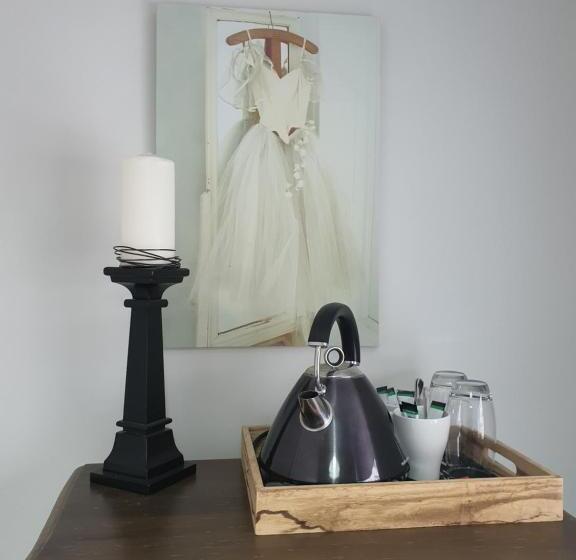 标准单人间, The Pennine Inn