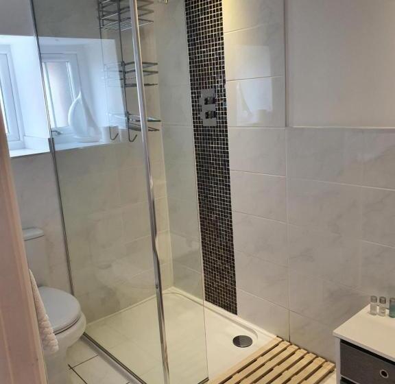 标准间, The Pennine Inn