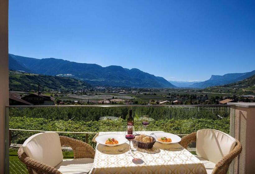 דירה בת חדר שינה 1 עם מרפסת, Panorama Residence öhlerhof