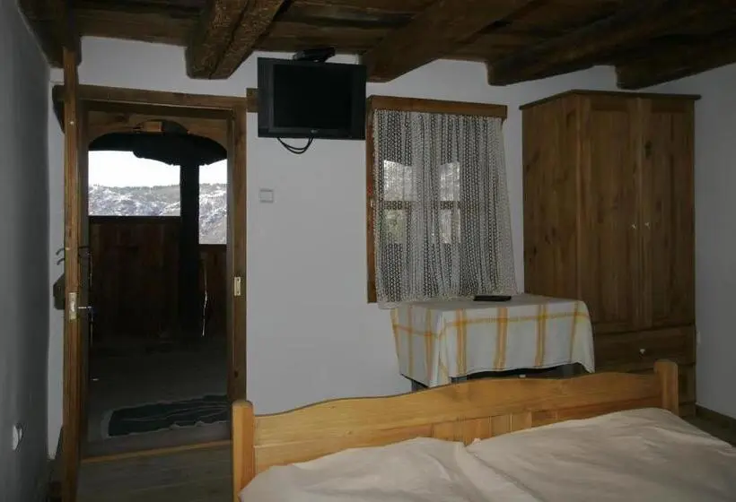 スタンダードトリプルルーム, Kruchma Bratyata Guest House