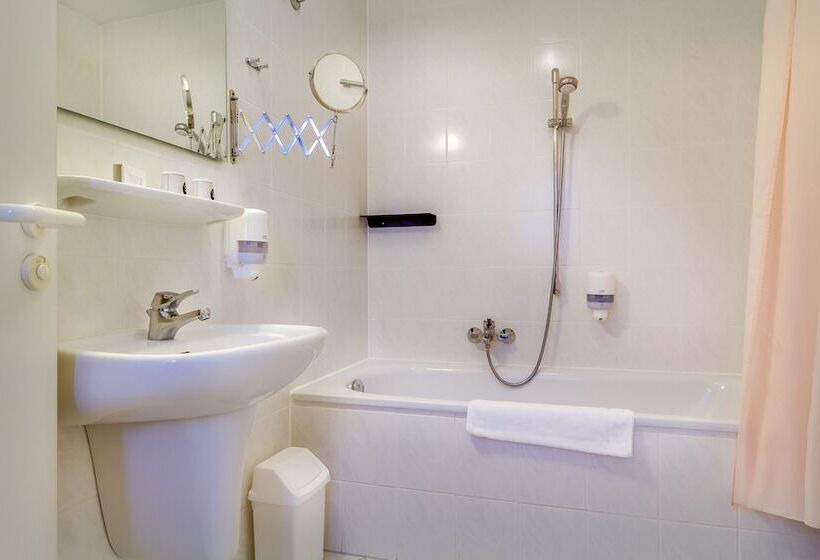 标准三人间, Alte Klavierfabrik Meißen