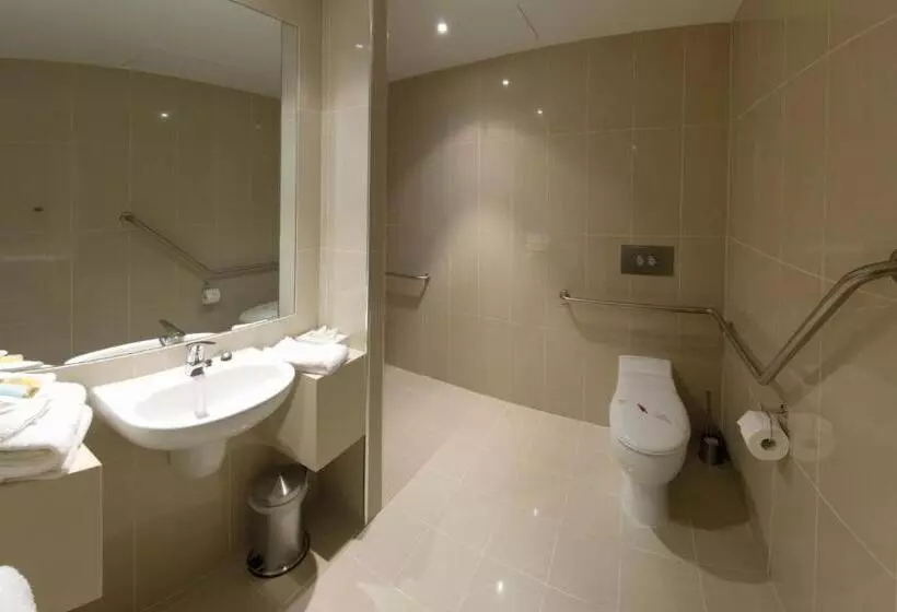 اتاق سوپریور برای معلولان, Atlantis Hotel Melbourne