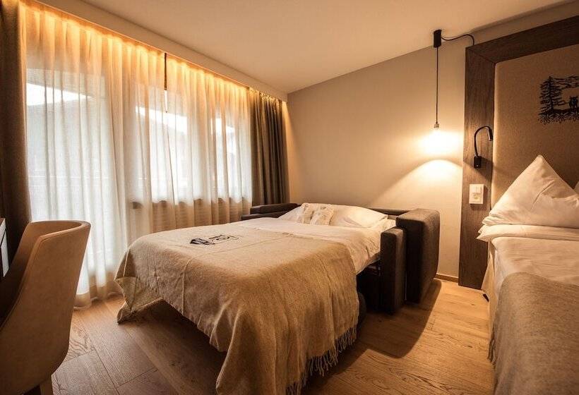 חדר משפחתי, Daniela