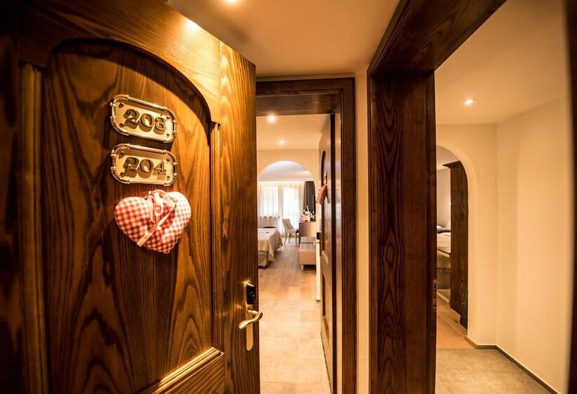 חדר משפחתי, Daniela