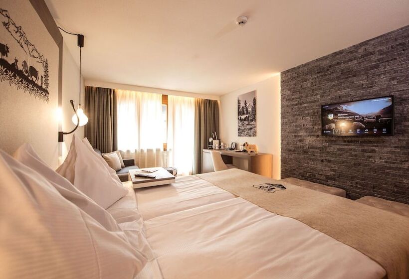 חדר משפחתי, Daniela