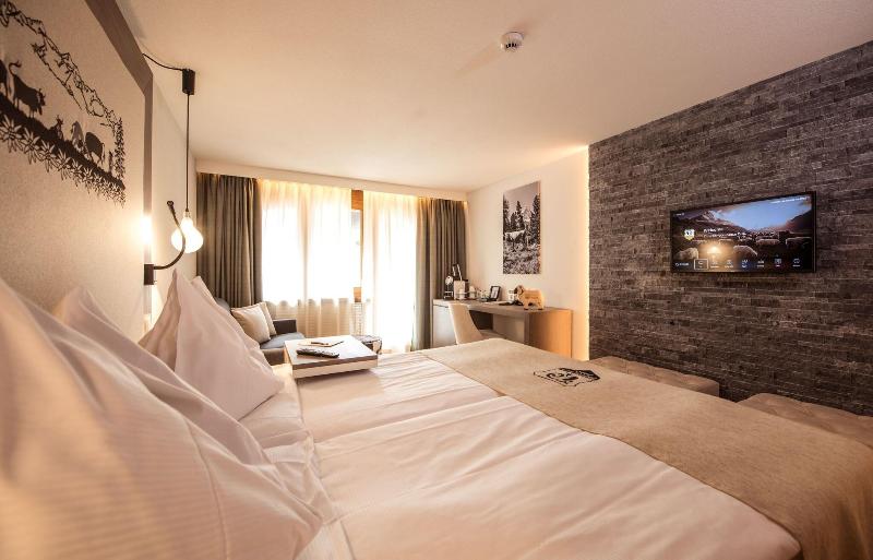 חדר משפחתי, Daniela