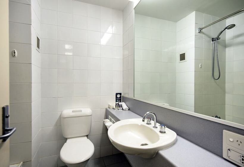 חדר משפחתי, Mercure Kakadu Crocodile