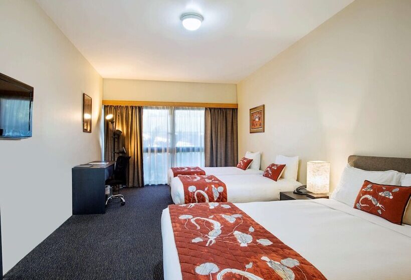 חדר משפחתי, Mercure Kakadu Crocodile