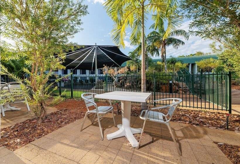 חדר משפחתי, Mercure Kakadu Crocodile