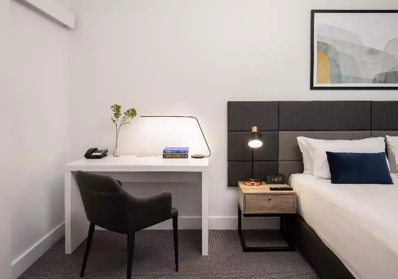 スタンダードスタジオ, Oaks Glenelg Plaza Pier Suites