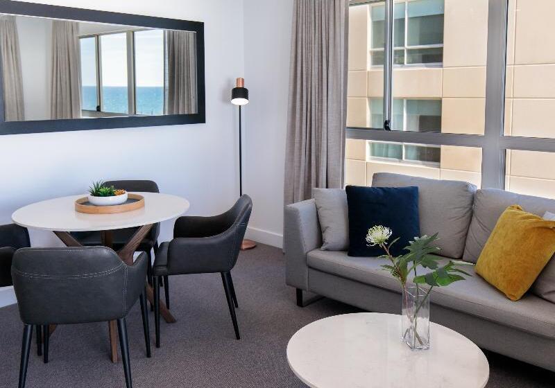 Апартаменты 2 Спальни Вид на Море, Oaks Glenelg Plaza Pier Suites