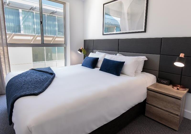 Апартаменты 3 Спальни, Oaks Glenelg Plaza Pier Suites
