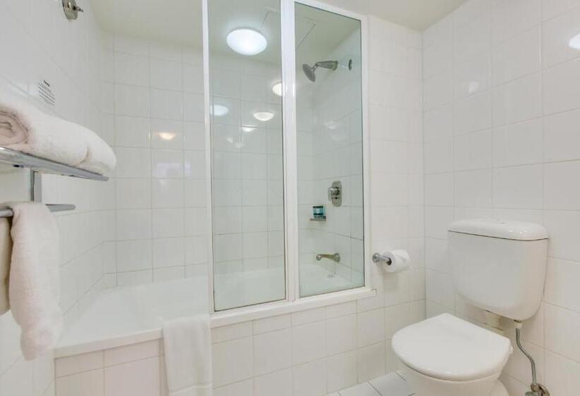 1 Bedroom Apartment River View, Oakwood  & Apartments Brisbane