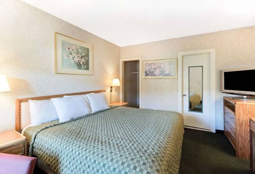 غرفة قياسية, Pocono Night Lodge