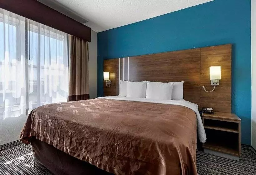 سوییت, Quality Inn & Suites I 35 E Walnut Hill