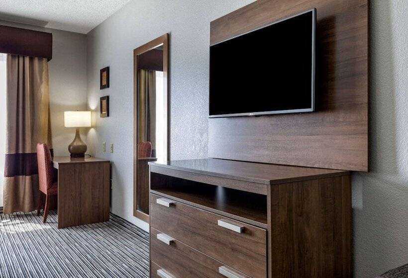 جناح, Quality Inn & Suites I 35 E Walnut Hill