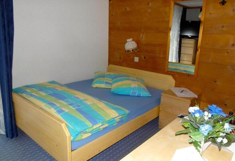 ダブルベッドのベーシックルーム, Walliserhof Leukerbad Therme