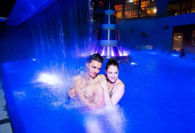 اتاق استاندارد با بالکن, Walliserhof Leukerbad Therme