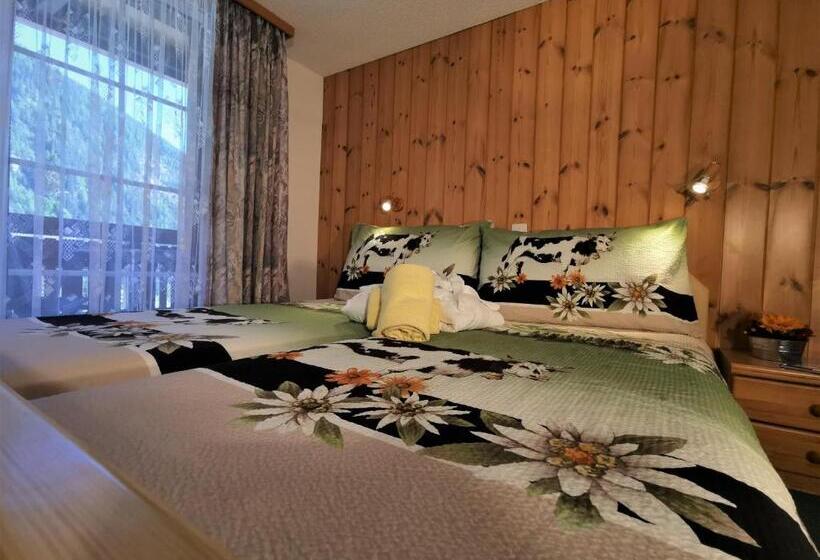 バルコニー付きスタンダードルーム, Walliserhof Leukerbad Therme