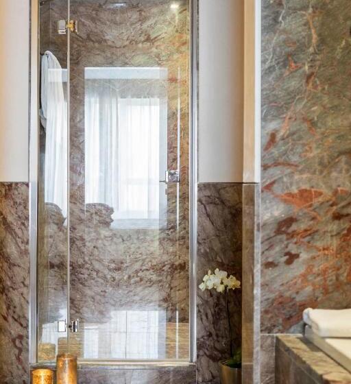 سوییت, Grand Hotel De La Ville