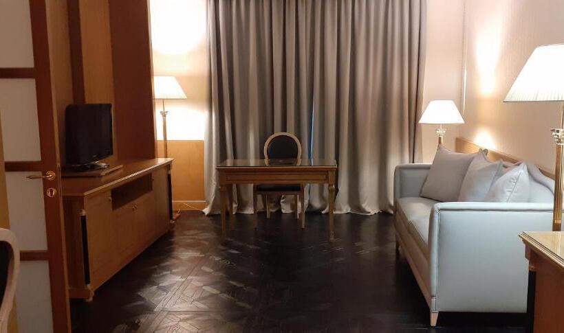 سوییت, Grand Hotel De La Ville
