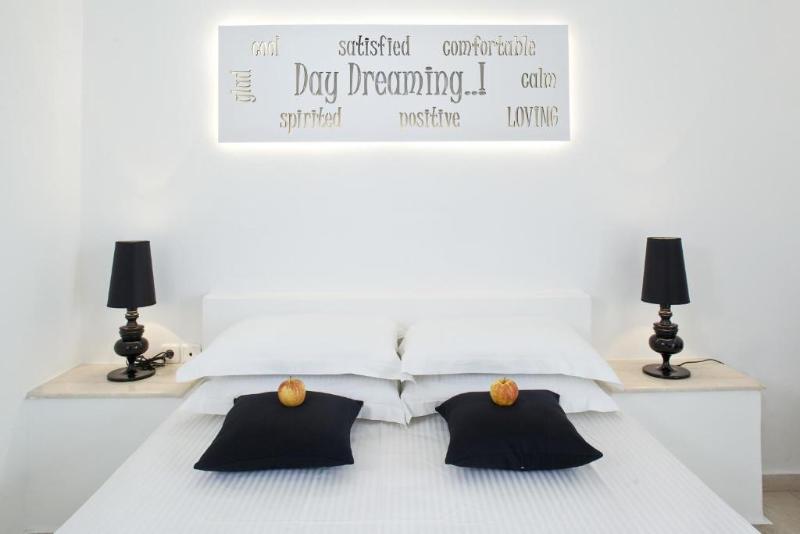 이코노미 룸, Acqua Vatos Santorini
