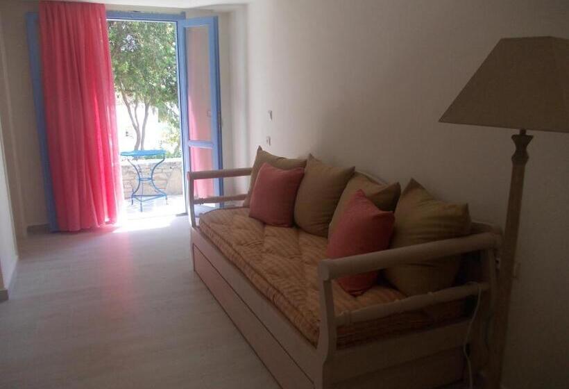 Семейный Номер, Alkyoni Beach