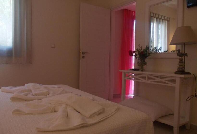 Семейный Номер, Alkyoni Beach