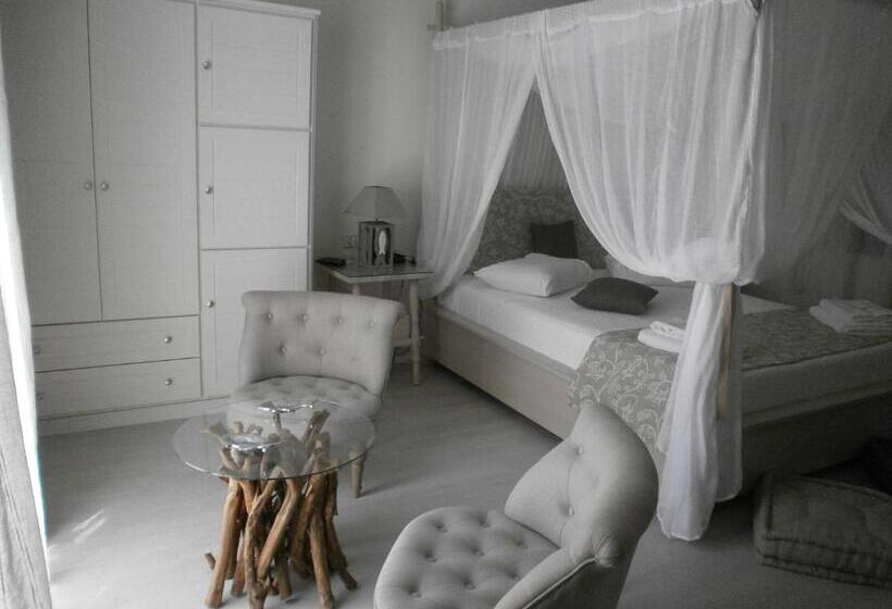 Полулюкс, Alkyoni Beach