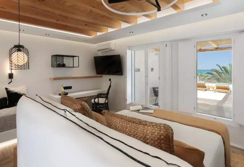 سوییت جونیور با چشم‌انداز دریا, Alkyoni Beach