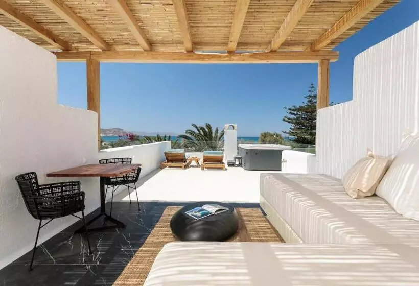 سوییت جونیور با چشم‌انداز دریا, Alkyoni Beach