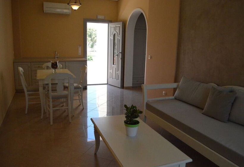 Люкс Вид на Сад, Castro