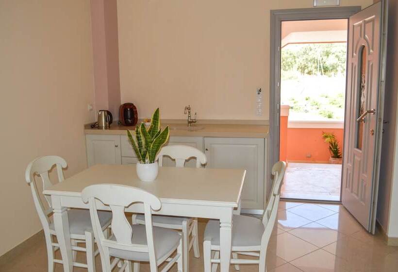 Люкс Вид на Сад, Castro