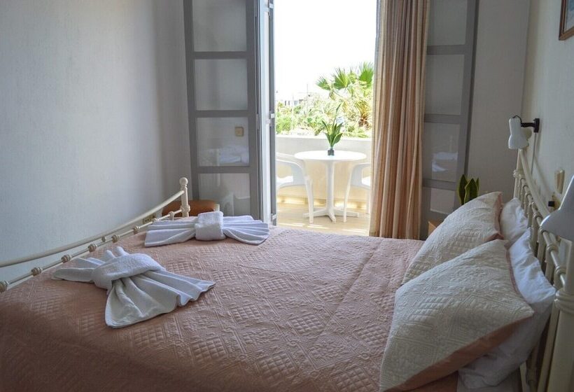 Трехместный Номер Стандарт Вид на Сад, Castro