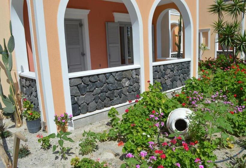 Люкс Вид на Сад, Castro