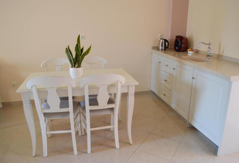 Люкс Вид на Море, Castro