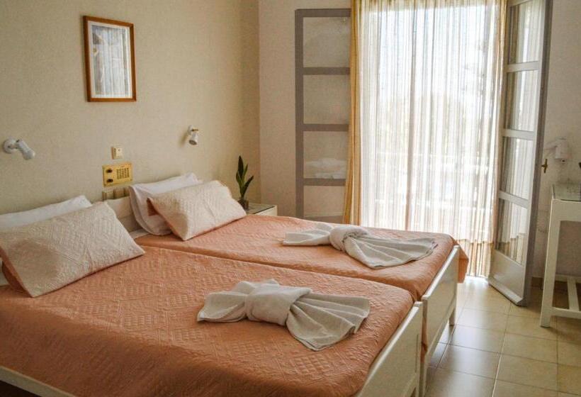 Трехместный Номер Стандарт Вид на Сад, Castro