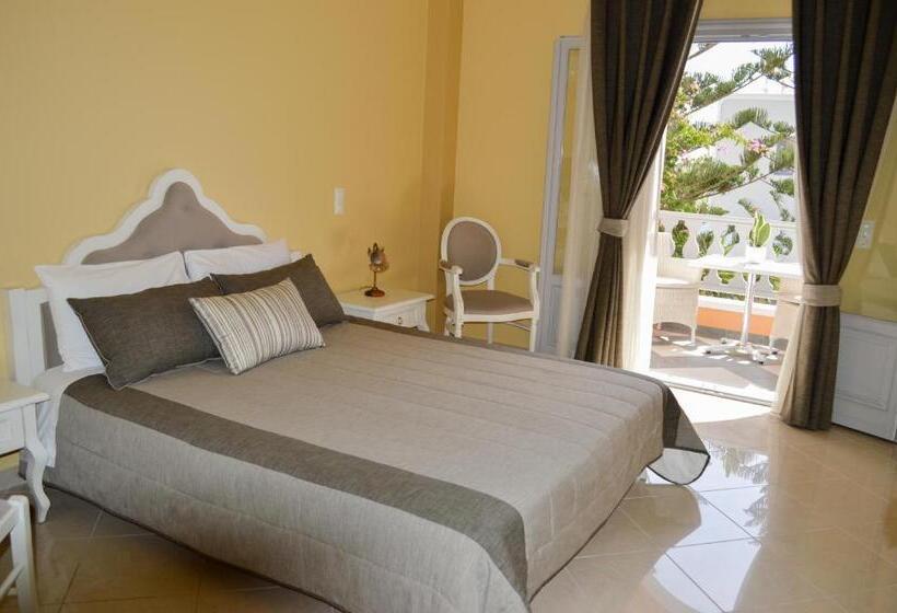 Люкс Вид на Сад, Castro