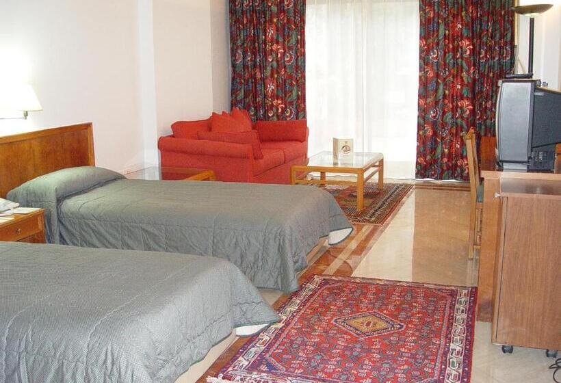 اتاق استاندارد, Charles