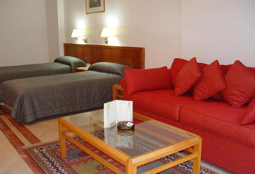 اتاق استاندارد, Charles