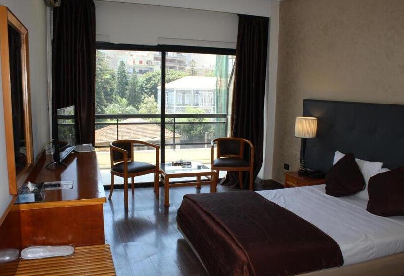 اتاق استاندارد, Charles