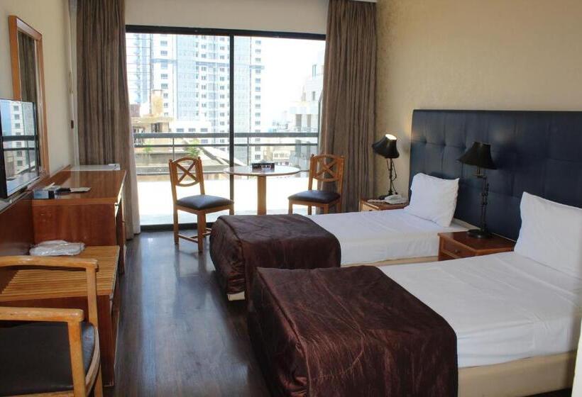 اتاق استاندارد, Charles