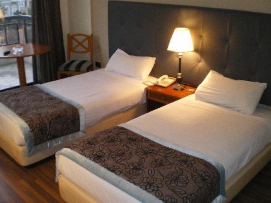 اتاق استاندارد, Charles