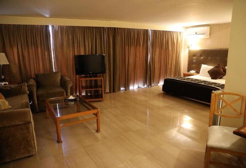 سوییت جونیور, Charles