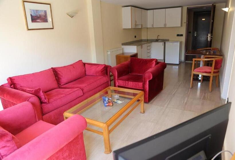 سوییت جونیور, Charles