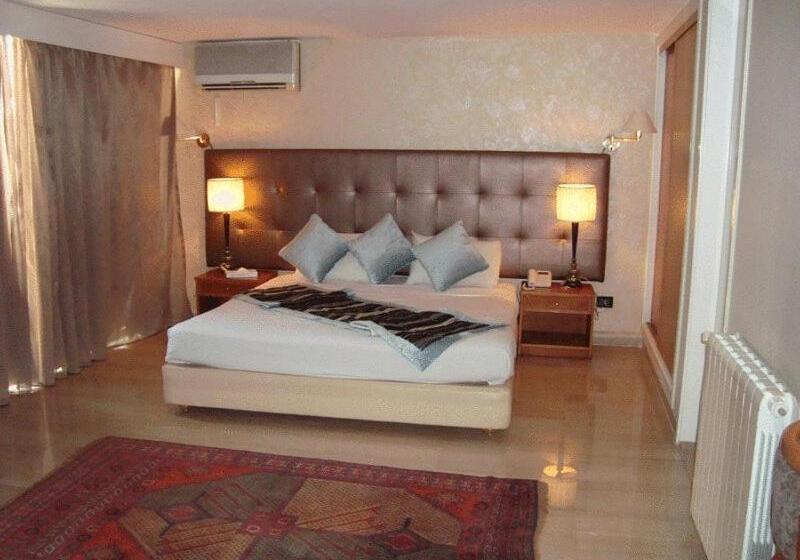 سوییت اجرایی, Charles