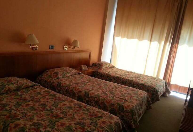 سوییت اجرایی, Charles