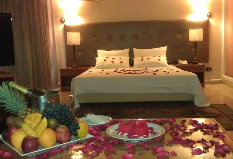 سوییت اجرایی, Charles